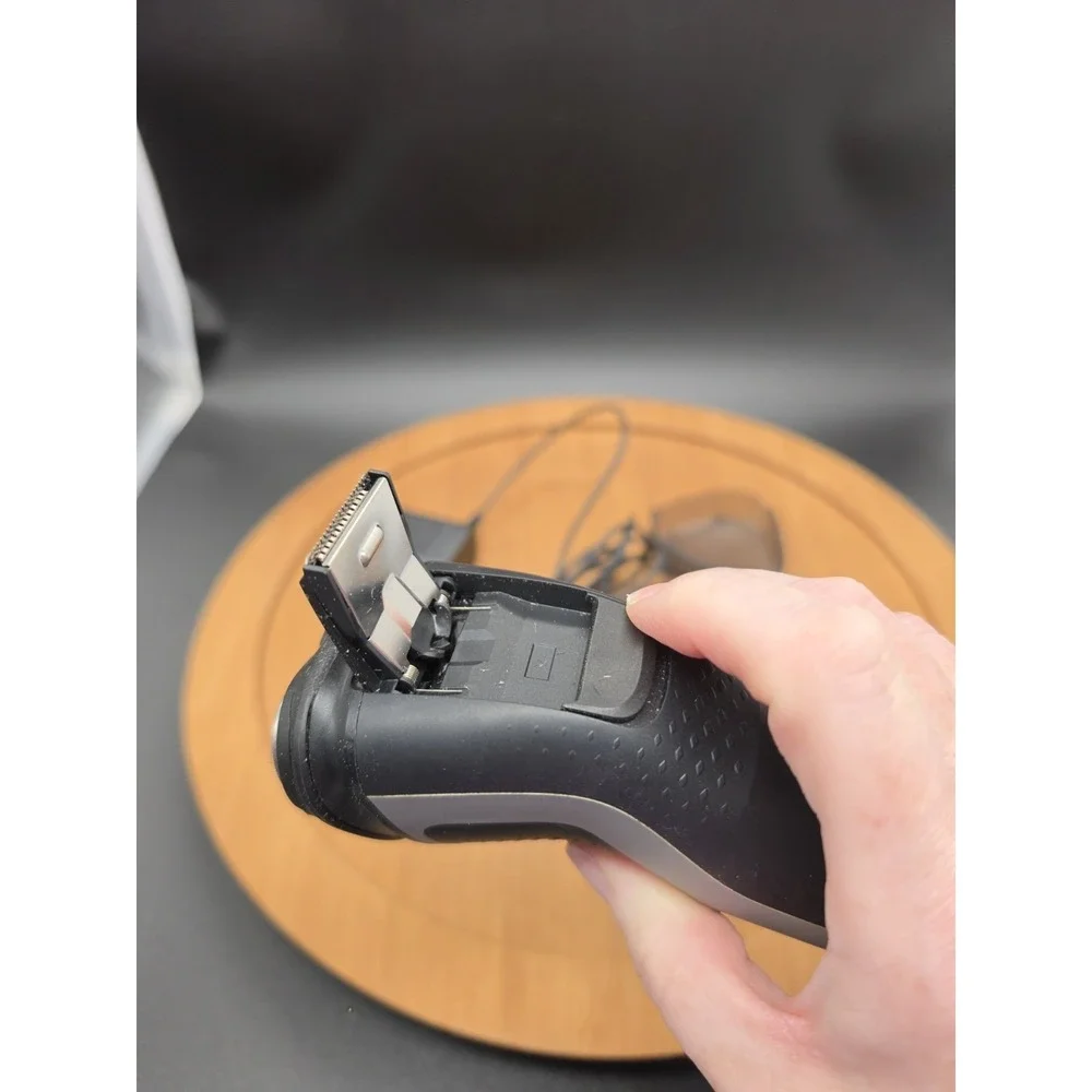 Philips Norelco Series 2000 Cordless Men's Trimmer Shaver Beard